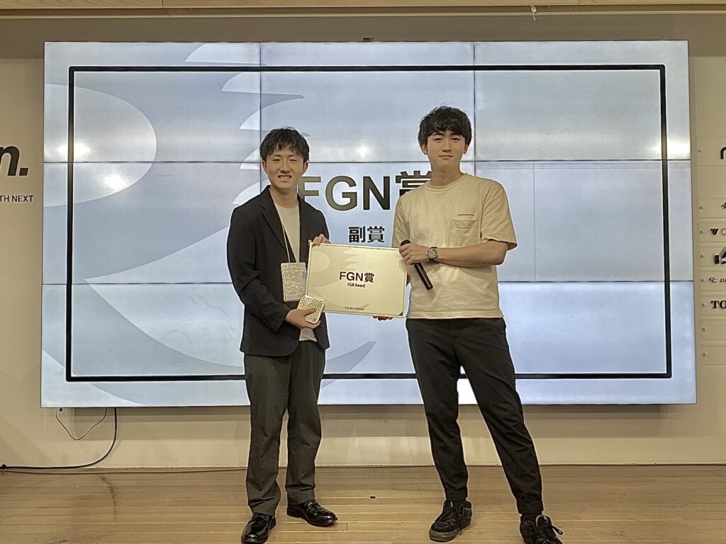 WANTO代表西坂とFGNの担当者様との表彰写真